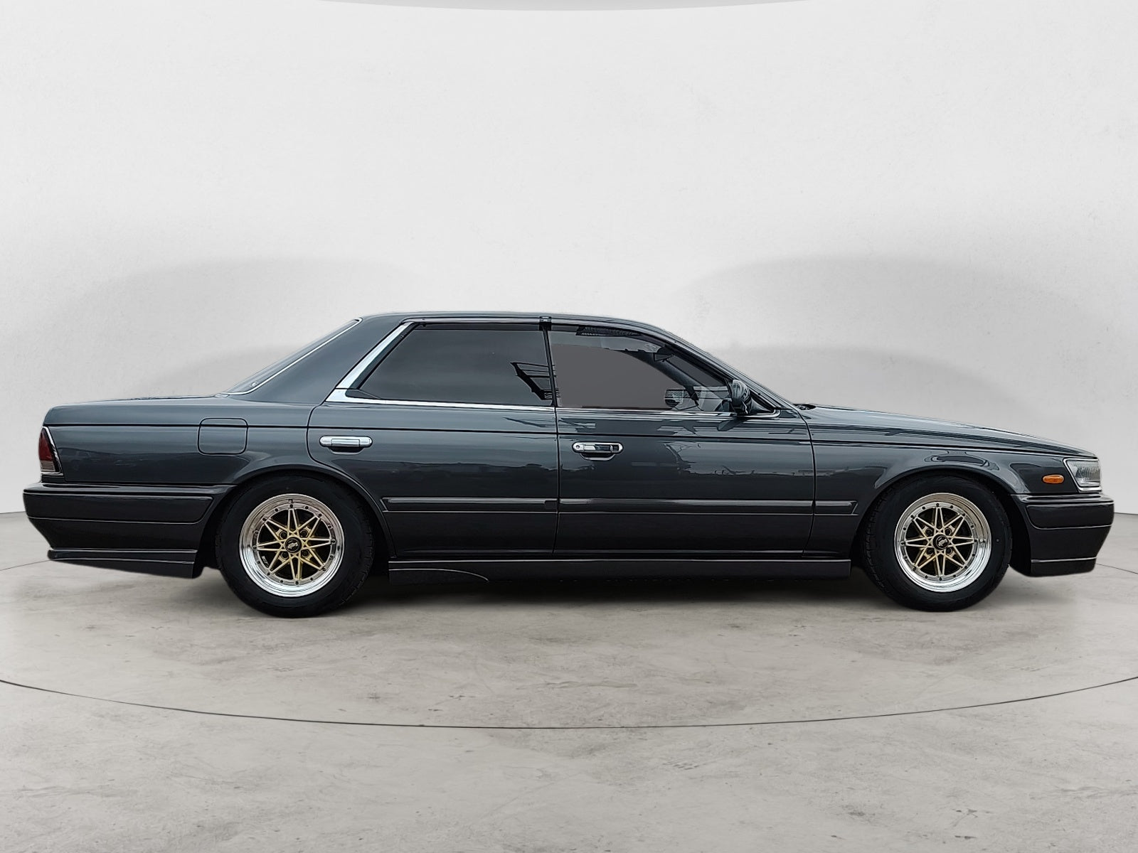 Nissan Laurel