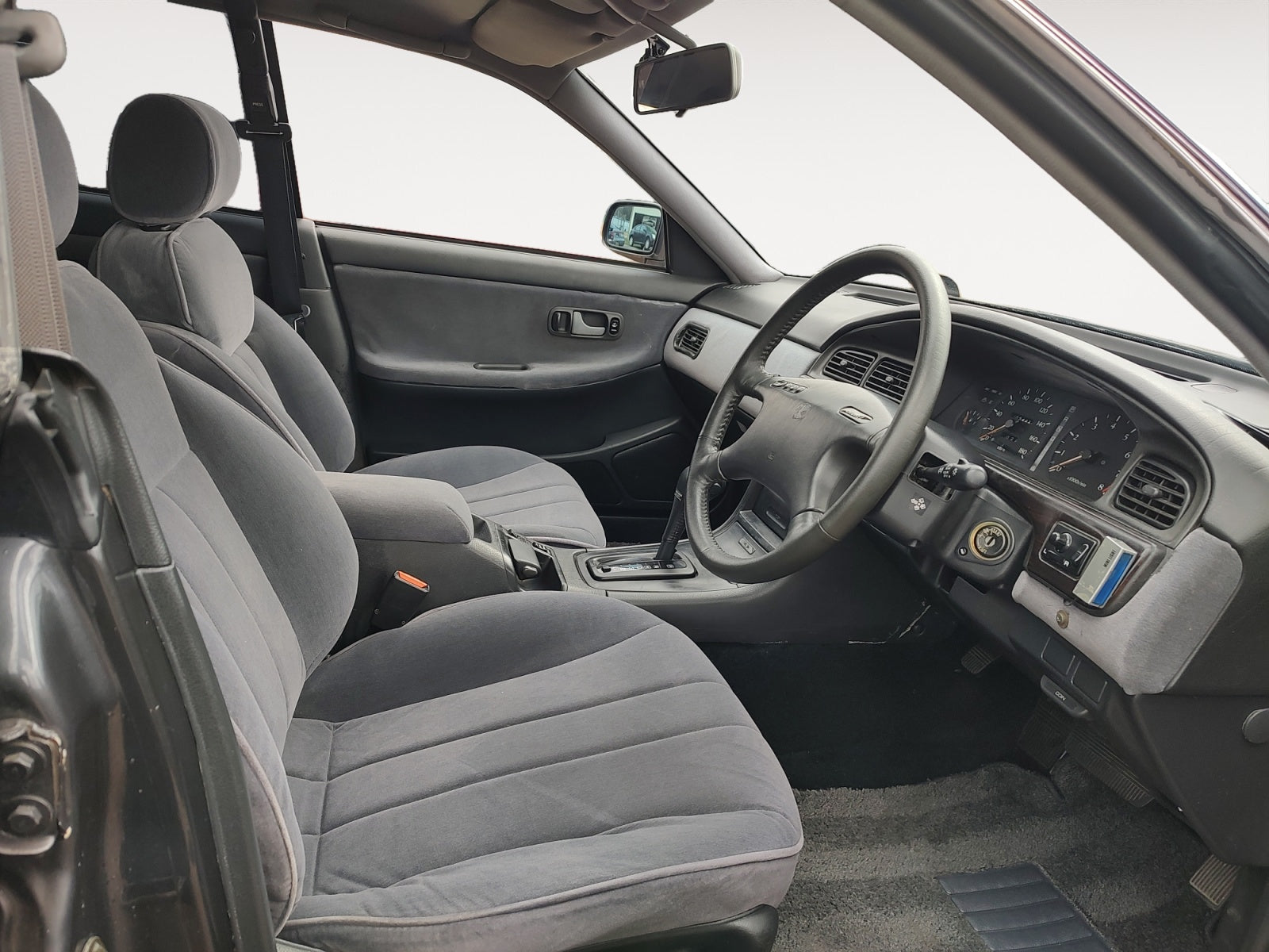 Nissan Laurel